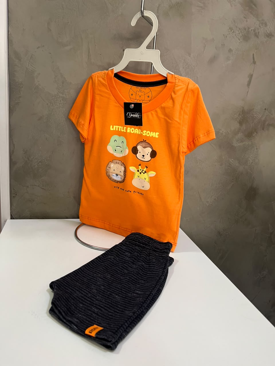 Foto da Donna Kê: Conjunto infantil laranja com desenhos de animais