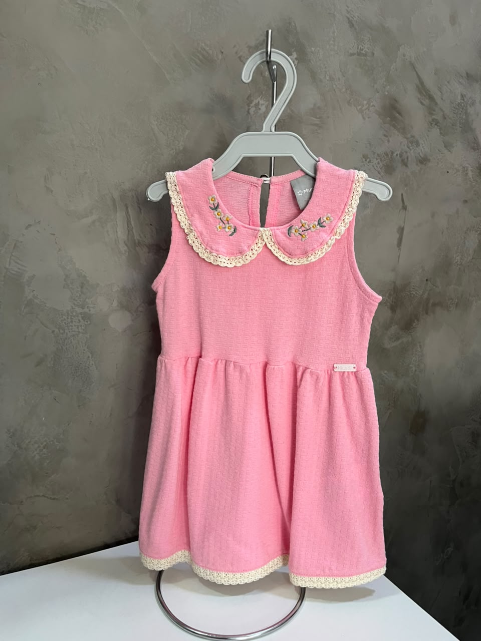 Foto da Donna Kê: Vestido infantil rosa com gola bordada